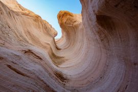 Lais Puzzle - Sonniger Blick auf die berühmten Kasha Katuwe Tent Rocks National Monument - 2.000 Teile