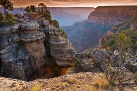 Lais Puzzle - Cocina-Kalksteinausläufer in der Nähe von Maricopa Point mit der Cheops-Pyramide in der Ferne, South Rim, Grand Canyon NP, Arizona - 2.000 Teile