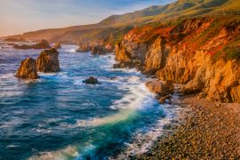 Lais Puzzle - Die grüne und orangefarbene Uferlinie des Garrapata State Park ist voller Farben - 2.000 Teile