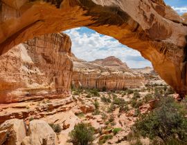 Lais Puzzle - Sonniger Blick auf die Hickman Bridge im Capitol Reef National Park - 40, 100, 200, 500, 1.000 & 2.000 Teile