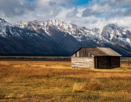 Lais Puzzle - historische Moulton-Scheunen in der Mormons' Row vor der dramatischen Teton-Bergkette in Wyoming - 40, 100, 200, 500, 1.000 & 2.000 Teile