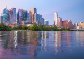 Lais Puzzle - Erstaunlicher dramatischer Sonnenuntergang in Austin Texas Spiegelung des Town Lake mit bunten Wolken, die sich auf dem Colorado River spiegeln - 1.000 Teile