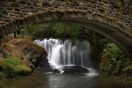 Lais Puzzle - Whatcom Falls unter der Brücke - 2.000 Teile