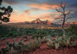 Lais Puzzle - Sendona Stadt mit rotem Felsenhintergrund - 1.000 Teile