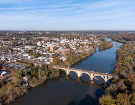 Lais Puzzle - Stadtbild von Fredericksburg im Herbst in Texas, USA - 40, 100, 200, 500, 1.000 & 2.000 Teile
