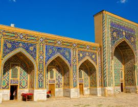 Lais Puzzle - Schöne Fassade der Registan-Moschee in der usbekischen Touristenstadt Samarkand, alte muslimische Gebäude aus dem XV-XVII Jahrhundert - 40, 100, 200, 500, 1.000 & 2.000 Teile