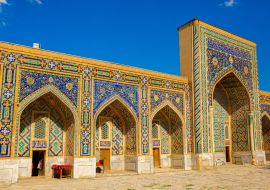 Lais Puzzle - Schöne Fassade der Registan-Moschee in der usbekischen Touristenstadt Samarkand, alte muslimische Gebäude aus dem XV-XVII Jahrhundert - 1.000 Teile