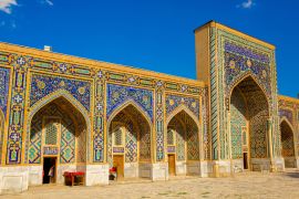Lais Puzzle - Schöne Fassade der Registan-Moschee in der usbekischen Touristenstadt Samarkand, alte muslimische Gebäude aus dem XV-XVII Jahrhundert - 2.000 Teile