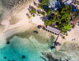 Lais Puzzle - Blick von oben auf die idyllische Insel Erakor in der Bucht von Port Vila, der Hauptstadt von Vanuatu im Pazifischen Ozean - 40, 100, 200, 500, 1.000 & 2.000 Teile