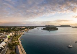 Lais Puzzle - Luftaufnahme der Stadt Port Vila und der Insel Iririki in der Hauptstadt von Vanuatu - 1.000 Teile