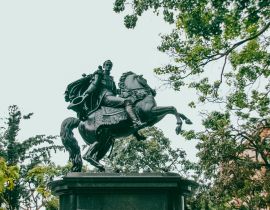 Lais Puzzle - Statue von Simón Bolívar auf der Plaza Bolívar, Caracas, Venezuela - 40, 100, 200, 500, 1.000 & 2.000 Teile