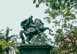 Lais Puzzle - Statue von Simón Bolívar auf der Plaza Bolívar, Caracas, Venezuela - 1.000 Teile
