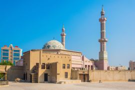 Lais Puzzle - Das Museum von Ajman befindet sich in einer alten Festung. Ajman ist die kleinste der Vereinigten Arabischen Emirate - 2.000 Teile