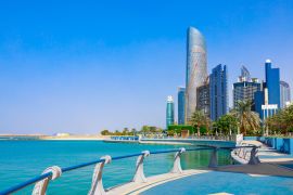 Lais Puzzle - Skyline-Ansicht von Abu Dhabi mit Meer, Strand und Wolkenkratzern, Vereinigte Arabische Emirate - 2.000 Teile