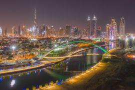 Lais Puzzle - Luftaufnahme der Toleranzbrücke und der Skyline des Stadtzentrums von Dubai. Architekturstruktur mit See oder Fluss, Vereinigte Arabische Emirate - 2.000 Teile
