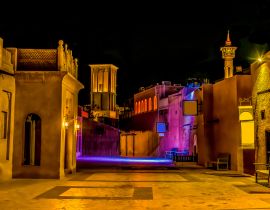 Lais Puzzle - Neonlichter beleuchten den Stadtteil Al Fahidi bei Nacht in Dubai, Vereinigte Arabische Emirate - 40, 100, 200, 500, 1.000 & 2.000 Teile