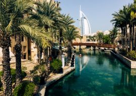 Lais Puzzle - Burj Al Arab Blick von Madinat Jumeirah. Traditionelle Architektur im arabischen Stil. Vereinigte Arabische Emirate - 1.000 Teile