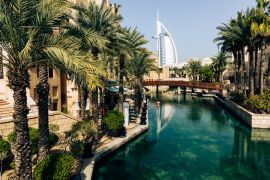 Lais Puzzle - Burj Al Arab Blick von Madinat Jumeirah. Traditionelle Architektur im arabischen Stil. Vereinigte Arabische Emirate - 2.000 Teile