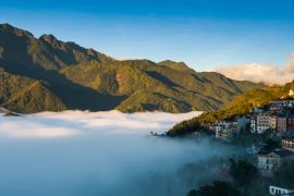 Lais Puzzle - Sapa Tal Stadt in der Natur Nebel am Morgen in Hanoi in Vietnam - 2.000 Teile