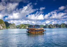 Lais Puzzle - Kreuzfahrt zwischen wunderschönen Kalksteinfelsen und abgelegenen Stränden in der Ha Long-Bucht, UNESCO-Weltkulturerbe, Vietnam - 1.000 Teile