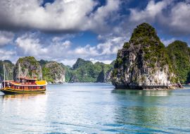 Lais Puzzle - Kreuzfahrt zwischen schönen Kalksteinfelsen und abgelegenen Stränden in der Ha Long-Bucht, UNESCO-Weltkulturerbe, Vietnam - 1.000 Teile