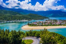 Lais Puzzle - Bucht und Strand von Lang Co, Hai-Van-Pass, Lagune von Lap An, Hue, Vietnam - 2.000 Teile