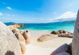 Lais Puzzle - Traumhafter tropischer Strand mit türkisfarbenem, transparentem Wasser und einzigartigen Felsbrocken, Cam Ranh Nha Trang Vietnam - 1.000 Teile