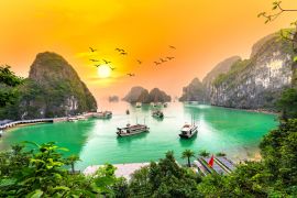 Lais Puzzle - Verträumte Sonnenuntergangslandschaft in der Halong-Bucht, Vietnam, Blick von der Adove. Dies ist das UNESCO-Weltkulturerbe, ein wunderschönes Naturwunder im Norden Vietnams - 2.000 Teile
