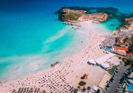 Lais Puzzle - Luftaufnahme des schönen Nissi-Strandes in Ayia Napa - 1.000 Teile