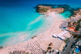 Lais Puzzle - Luftaufnahme des schönen Nissi-Strandes in Ayia Napa - 2.000 Teile