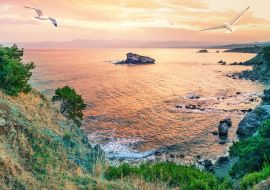 Lais Puzzle - Kap Akamas Bay mit Möwen am Himmel bei Sonnenuntergang - 1.000 Teile