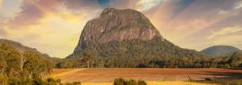 Lais Puzzle - Glass House Mountains National Park in Australien mit dramatischem Sonnenlicht, Panorama - 1.000 Teile