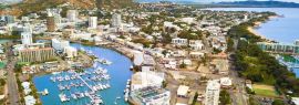 Lais Puzzle - Townsville Hafen Blick auf den Yacht Club Marina, The Strand und Castle Hill, Queensland, Australien, Panorama - 1.000 Teile