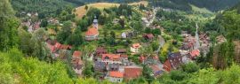 Lais Puzzle - Panoramabild der kleinen idyllischen Bergstadt Wildemann im Harz im Sommer, Panorama - 1.000 Teile