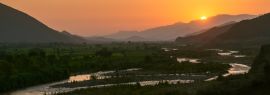 Lais Puzzle - Sonnenuntergang in einem von einem Fluss durchflossenen Tal in Lambayeque, Peru. Chancay-Fluss, Chongoyape, Lambayeque, Peru, Panorama - 1.000 Teile