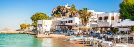 Lais Puzzle - Insel Patmos, Griechenland. Dorf Skala und Hafenansicht mit Strand am Hafen, Panorama - 1.000 Teile