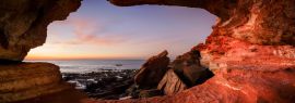 Lais Puzzle - Blick aus einer kleinen Höhle am Gantheaume Point Broome Western Australia bei Sonnenuntergang, Panorama - 1.000 Teile