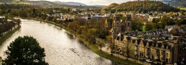 Lais Puzzle - Inverness Schottland Landschaft mit Gebäuden Architektur Inverness Reisen Schottland Konzept im Herzen der Highlands, Panorama - 1.000 Teile