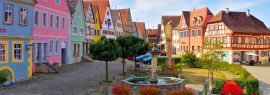 Lais Puzzle - die Stadt Aub mit Brunnen in Deutschland - the town Aub in Germany, Panorama - 1.000 Teile
