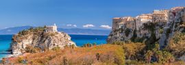 Lais Puzzle - Panorama der Kirche Santa Maria dell'Isola mit Tropea-Stadt in Kalabrien, Italien, Panorama - 1.000 Teile