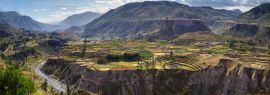 Lais Puzzle - Blick auf Terrassenfelder und den Fluss Colca im Colca Canyon im Süden Perus, im Departement Arequipa, Panorama - 1.000 Teile