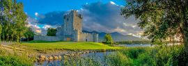 Lais Puzzle - Idyllische Landschaft von Ross Castle im Killarney National Park in Irland. Reise mit dem Auto durch den Ring of Kerry, Panorama - 1.000 Teile