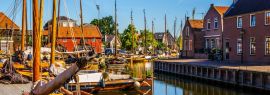 Lais Puzzle - Traditionelle niederländische Botter-Fischerboote im Hafen des historischen Dorfes Spakenburg-Bunschoten. Das Dorf war einst ein wichtiges Fischereizentrum am jetzt aufgestauten IJselmeer, Panorama - 1.000 Teile