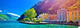 Lais Puzzle - Blick auf die Uferpromenade von Riva del Garda bei Sonnenuntergang, Panorama - 1.000 Teile