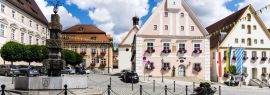 Lais Puzzle - Rathaus und Marktplatz in Gredingen Bayern, Panorama - 1.000 Teile