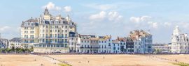 Lais Puzzle - Blick vom Pier auf die Skyline von Eastbourne, Sussex, England, Panorama - 1.000 Teile