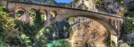 Lais Puzzle - Die Brücke von Saint-Chely du Tarn - Lozere, Frankreich, Panorama - 1.000 Teile