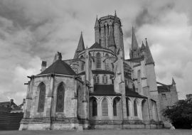 Lais Puzzle - Cathédrale de Coutances in der Normandie in schwarz weiß - 1.000 Teile
