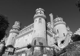 Lais Puzzle - Eingang des Schlosses von Pierrefonds in schwarz weiß - 1.000 Teile