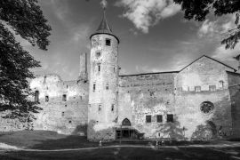 Lais Puzzle - Bischofsburg Haapsalu, Estland in schwarz weiß - 2.000 Teile